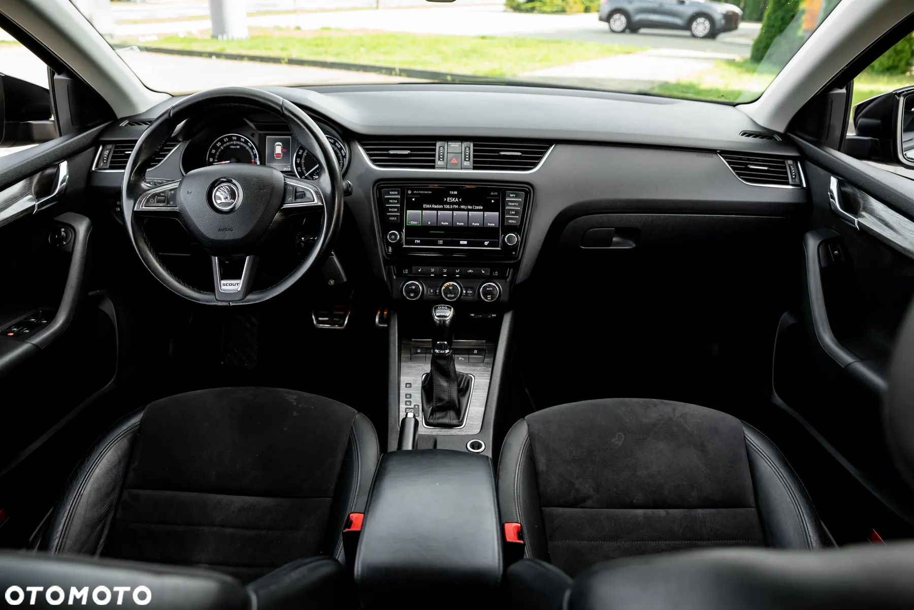 Skoda Octavia Combi 2.0 TDI 4x4 DSG Scout - 26
