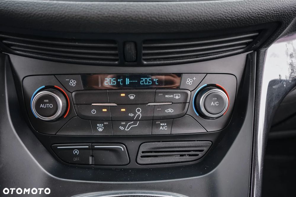 Ford Kuga 2.0 TDCi 2x4 Titanium - 29