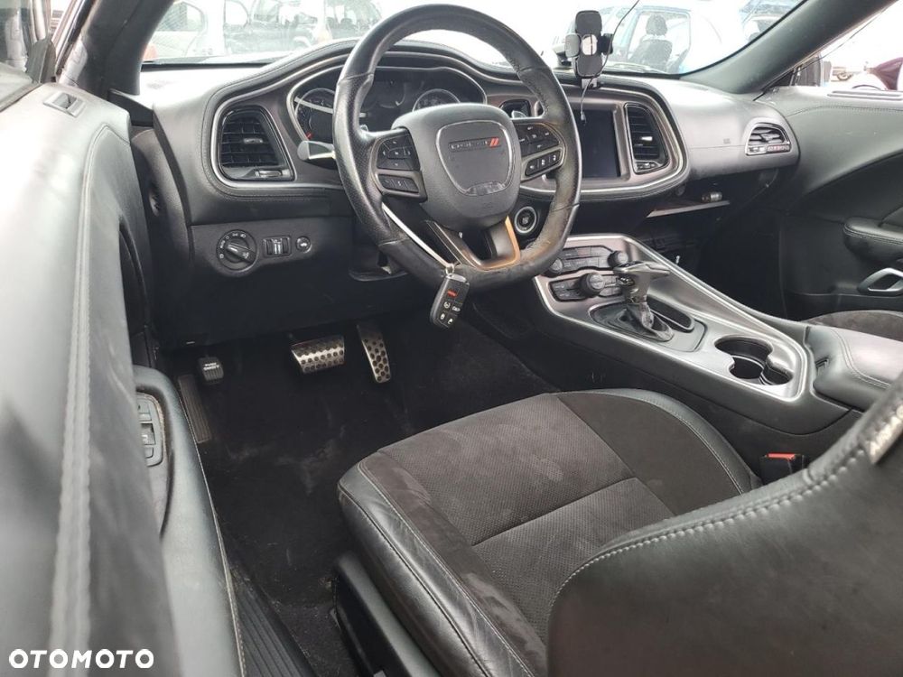 Dodge Challenger - 9