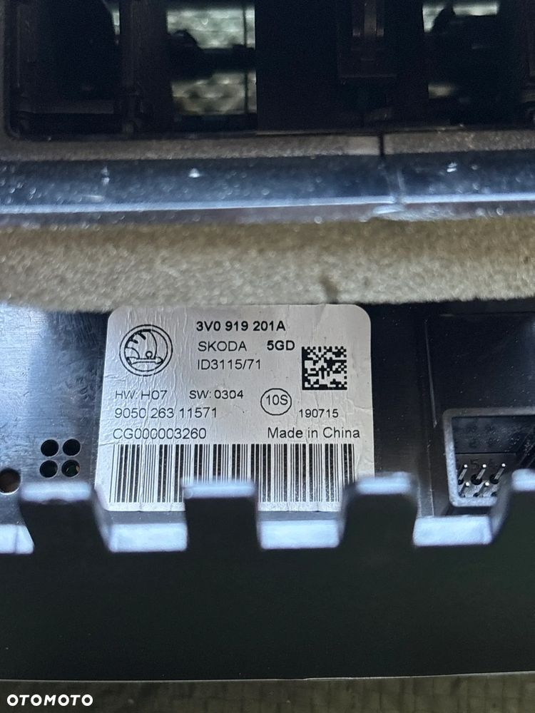 Skoda Superb III 3 3V0 przełącznik włącznik grzania kanapy tył kratka nawiewu panel 3V0919201A - 3