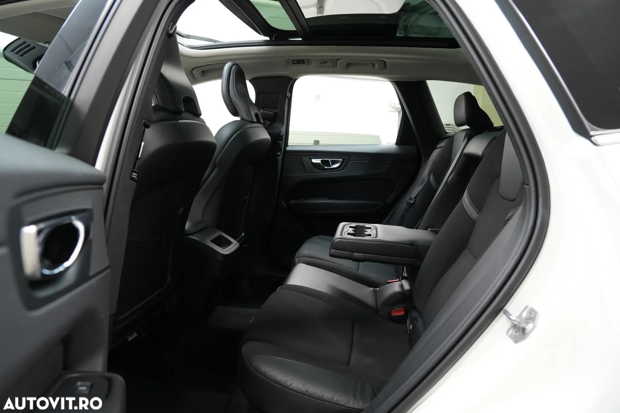 Volvo XC 60 B4 D AWD Geartronic Momentum Pro - 7