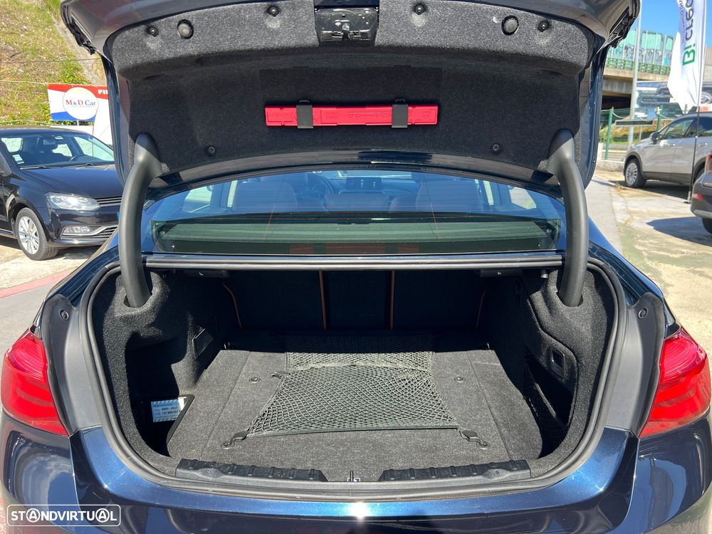 BMW 330 e iPerformance Line Luxury - 11