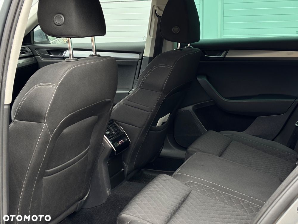 Skoda Superb 2.0 TDI Style DSG - 26