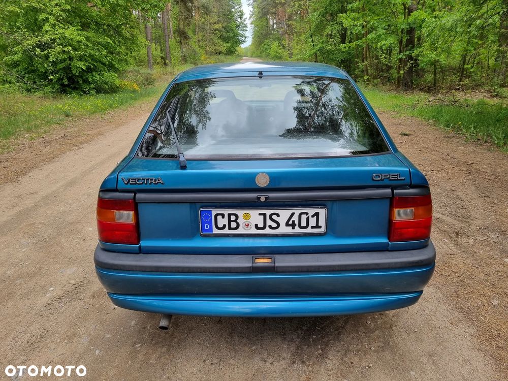 Opel Vectra 1.6 GL - 10