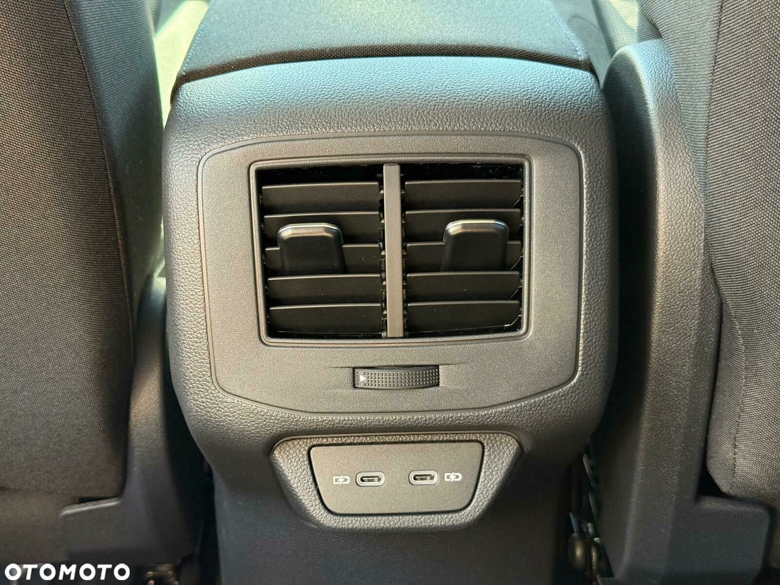 Volkswagen T-Roc - 29