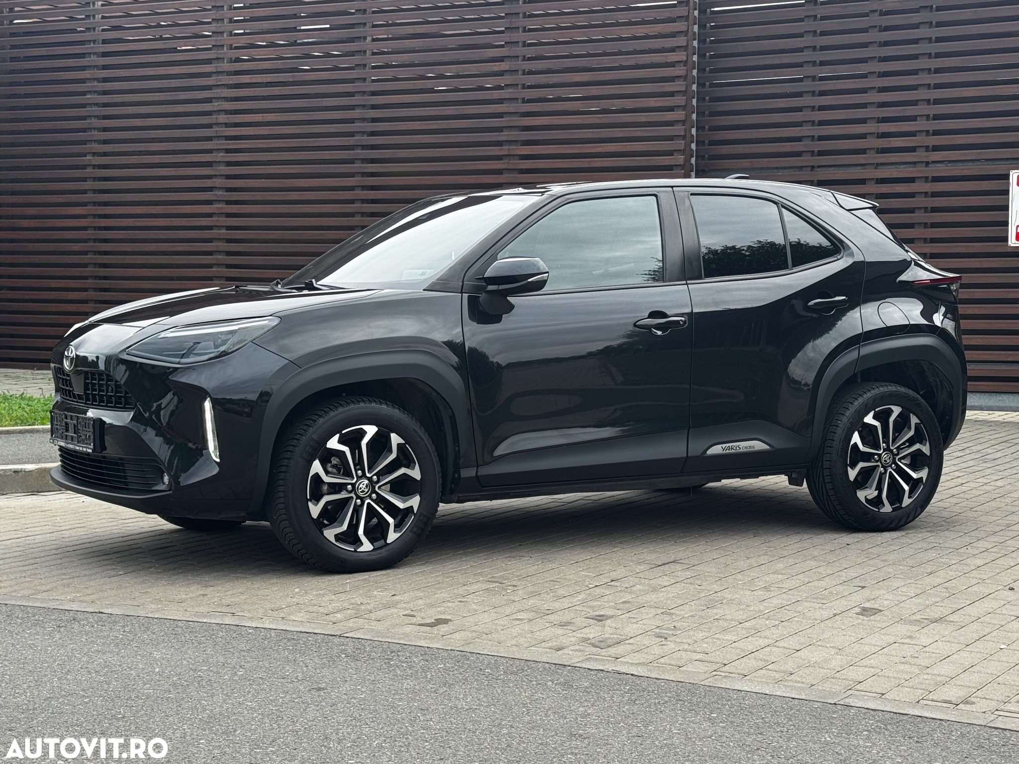 Toyota Yaris Cross 1.5 VVT-i HSD 4x4 Exclusive Elegant - 10