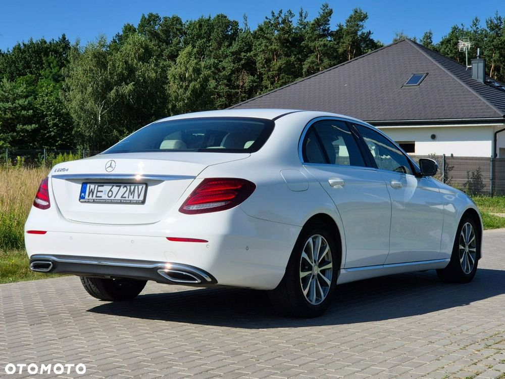 Mercedes-Benz Klasa E 220 d Business Edition 9G-TRONIC - 4