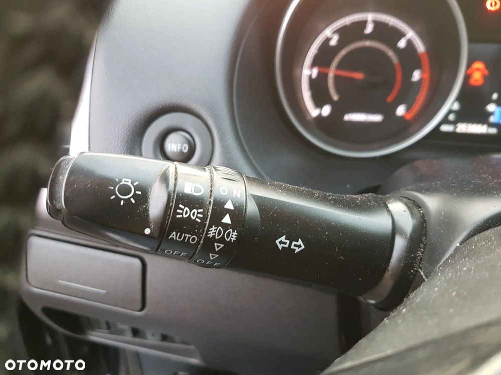 Mitsubishi Outlander 2.0 DID Intense + - 33