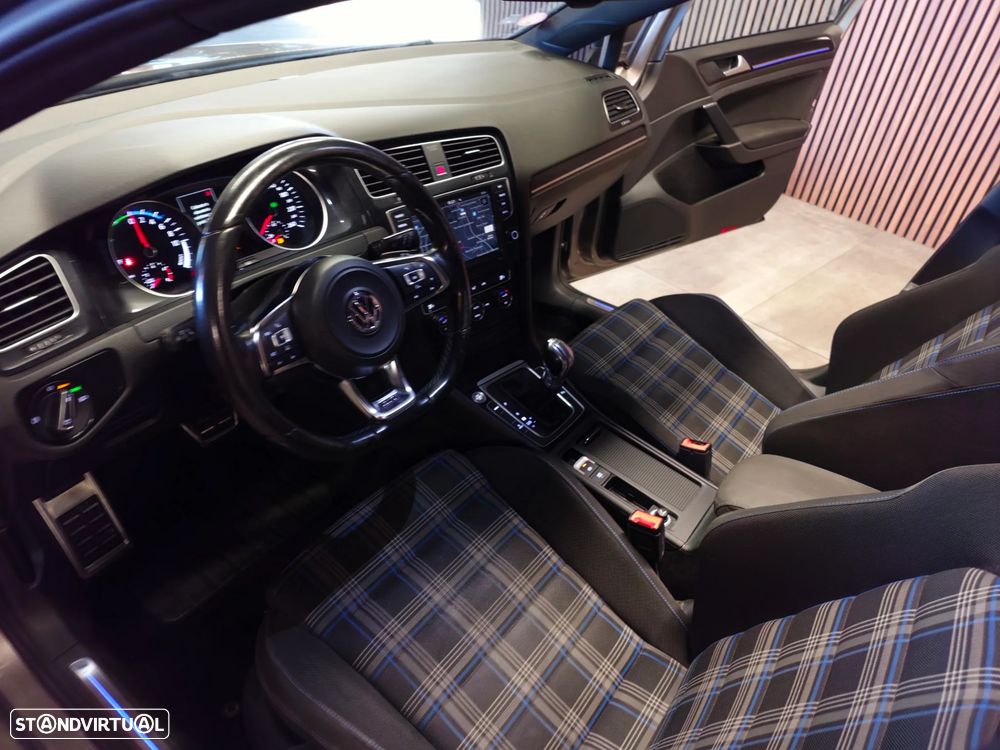 VW Golf 1.4 GTE Plug-In-Hybrid DSG - 4