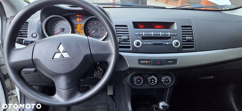 Mitsubishi Lancer 1.5 Inform - 9