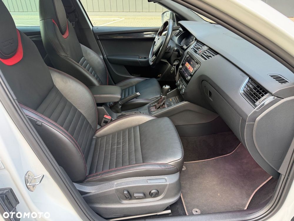 Skoda Octavia 2.0 TDI DSG RS - 22