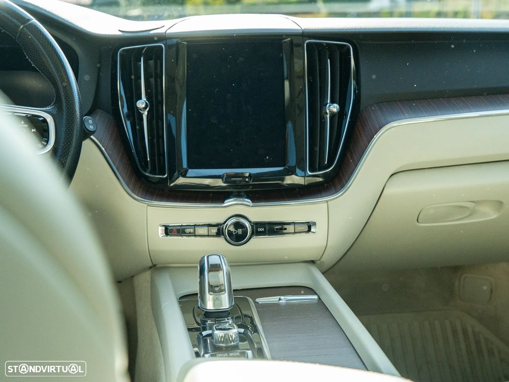 Volvo XC 60 2.0 T8 PHEV Inscription AWD - 18