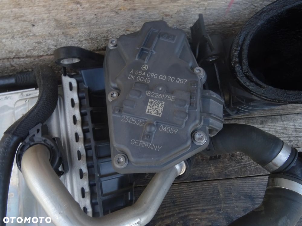 CHŁODNICA POWIETRZA INTERCOOLERA A6540904601 MERCEDES W206 W254 GLCPRZEPUSTNICA A6540900070 PRZEWÓD RURA POWIETRZA A6540904900 - 2