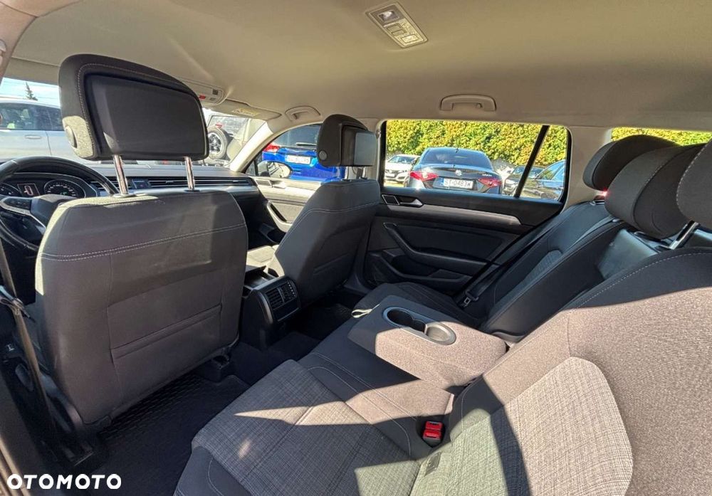 Volkswagen Passat - 14