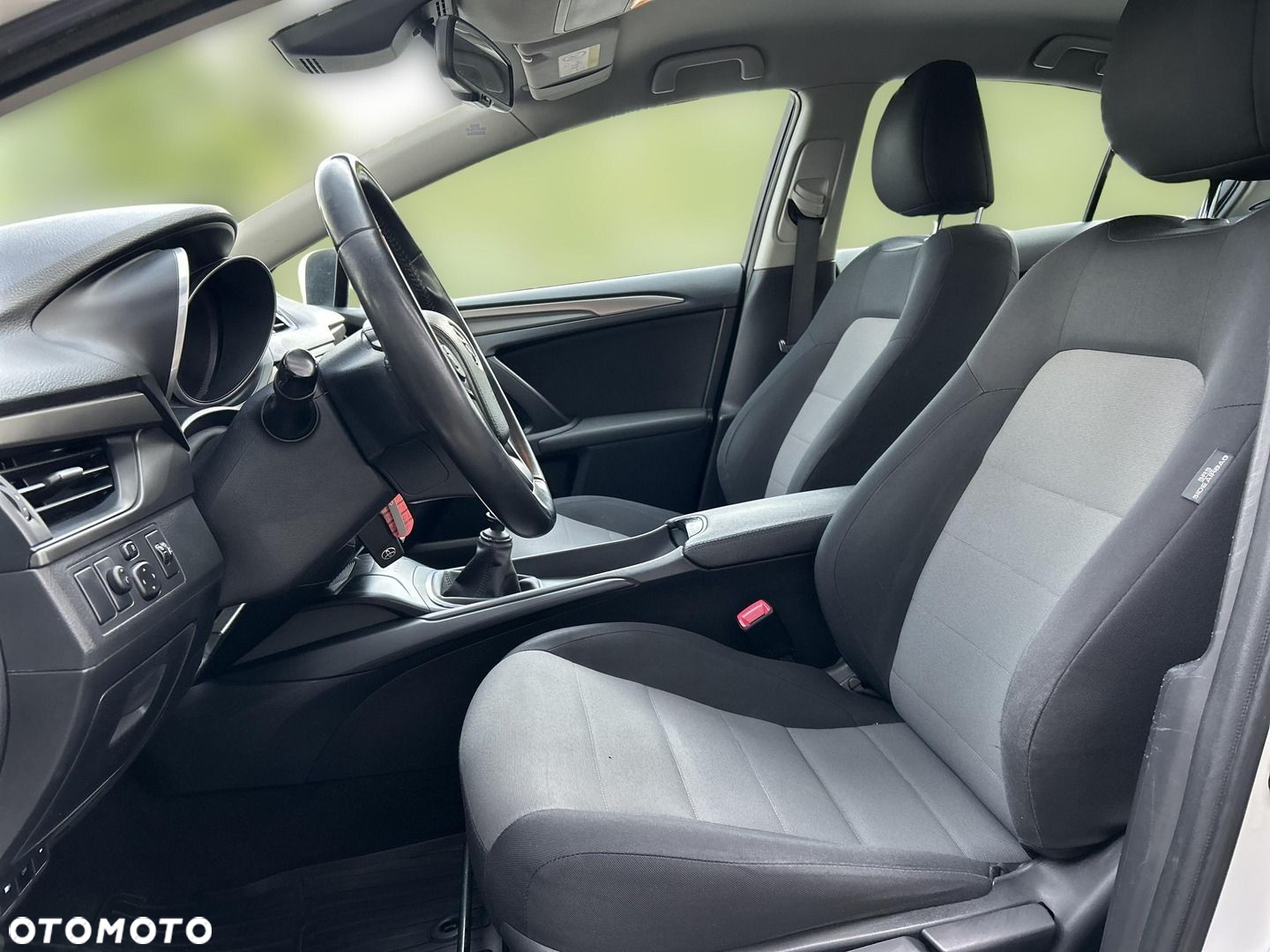 Toyota Avensis 1.8 Active - 10