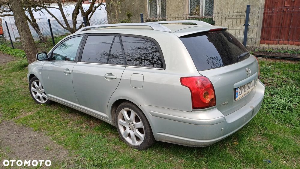 Toyota Avensis - 2
