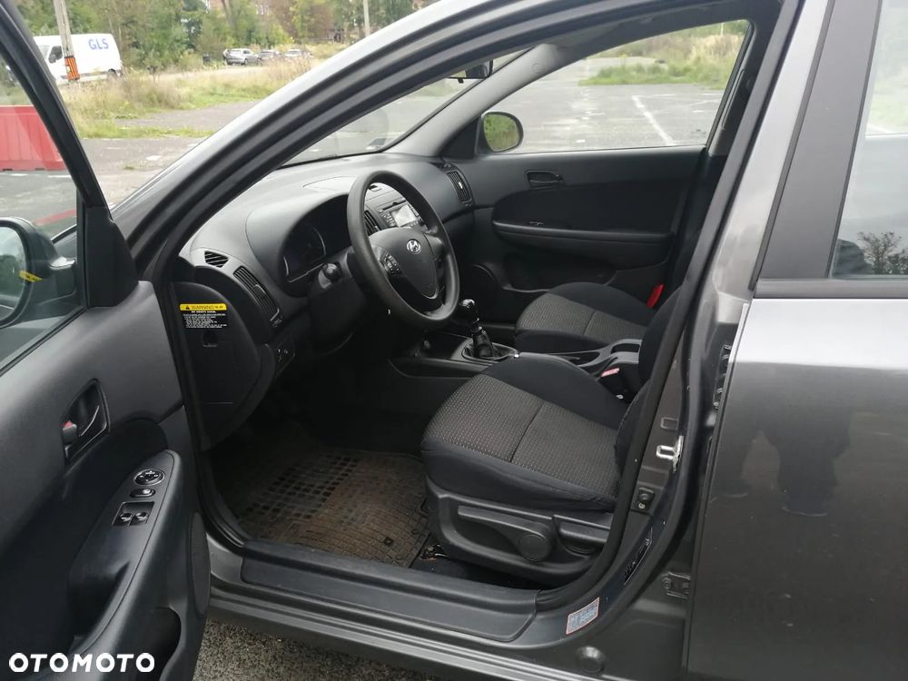 Hyundai i30 1.6 Classic + - 12