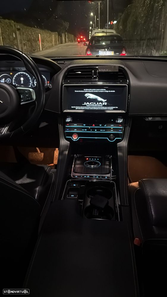 Jaguar F-Pace 20d Aut. R-Sport - 9