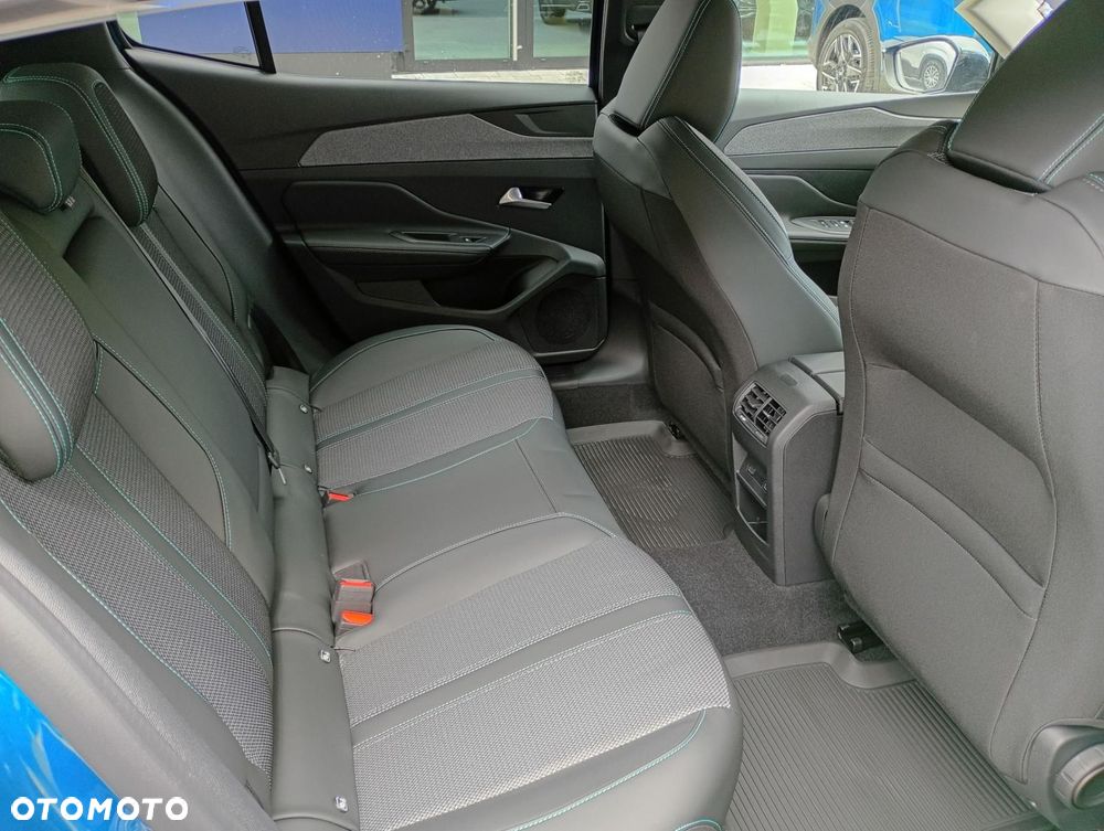Peugeot 408 - 24