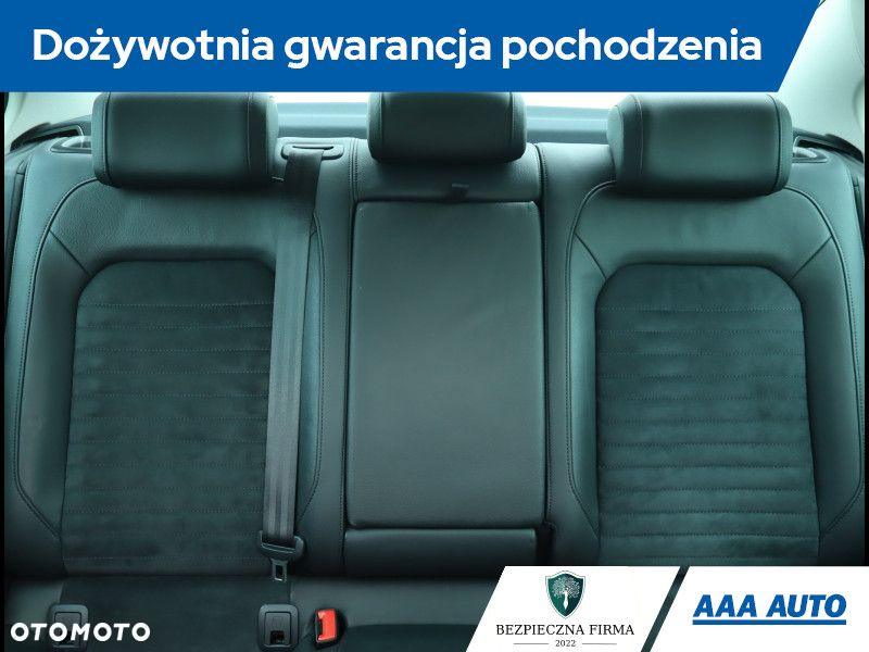 Volkswagen Passat - 11