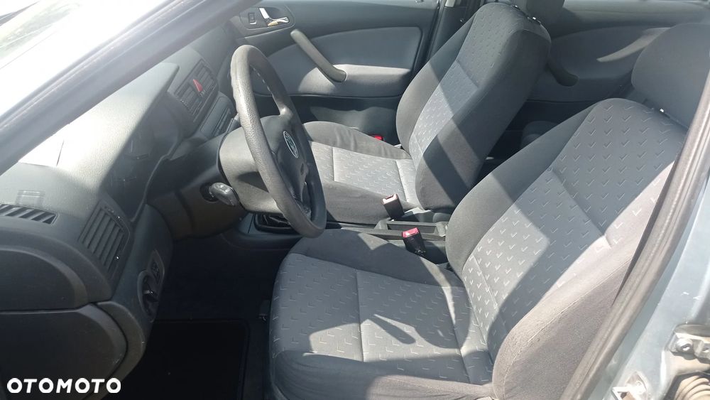 Skoda Octavia 1.6 Combi Ambiente - 24