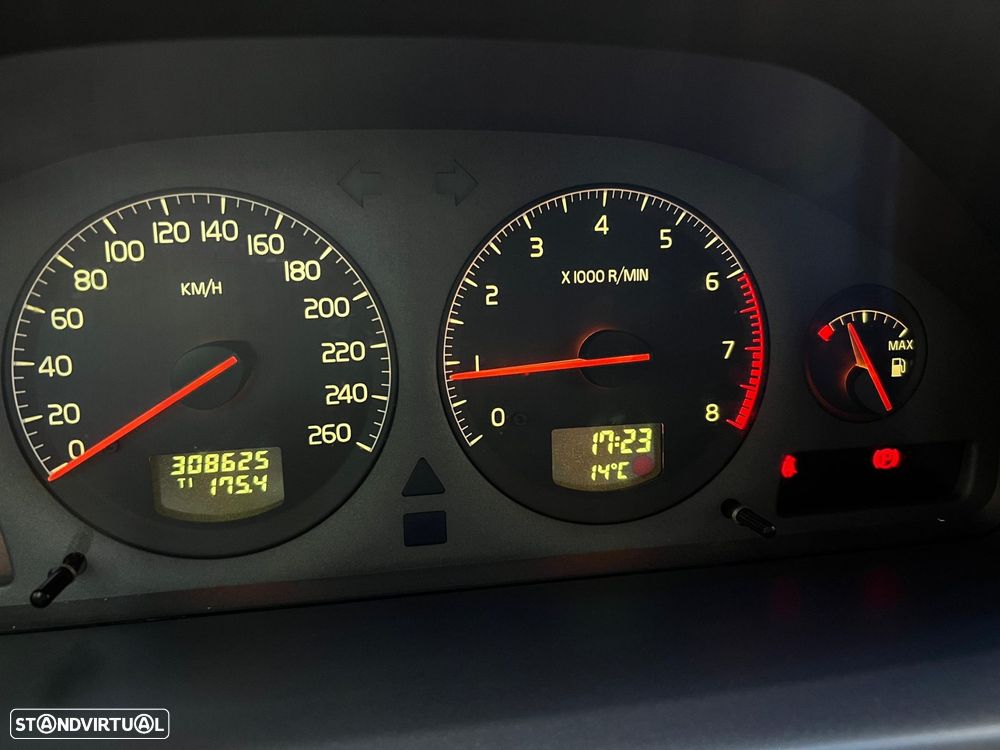 Volvo V70 Crosscountry - 23