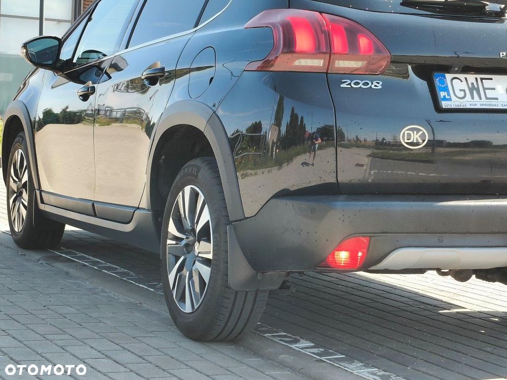 Peugeot 2008 1.5 BlueHDi Allure S&S - 32