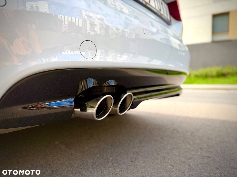 Jaguar XE 2.0 D R-Sport - 17