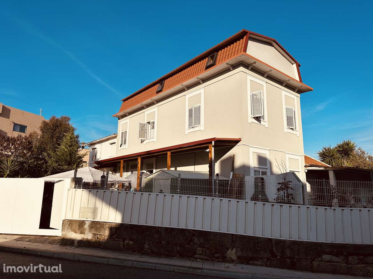 Moradia T3+T2 Bifamiliar para habitação própria ou investimento - Grande imagem: 2/36