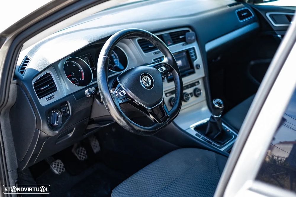 VW Golf 1.6 TDi Highline - 12
