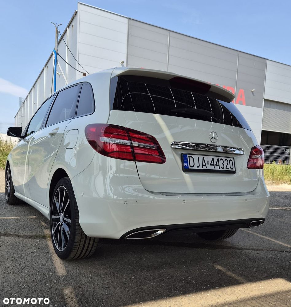 Mercedes-Benz Klasa B 180 UrbanStyle Edition - 18