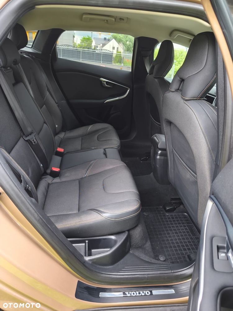 Volvo V40 Cross Country D3 Momentum - 14