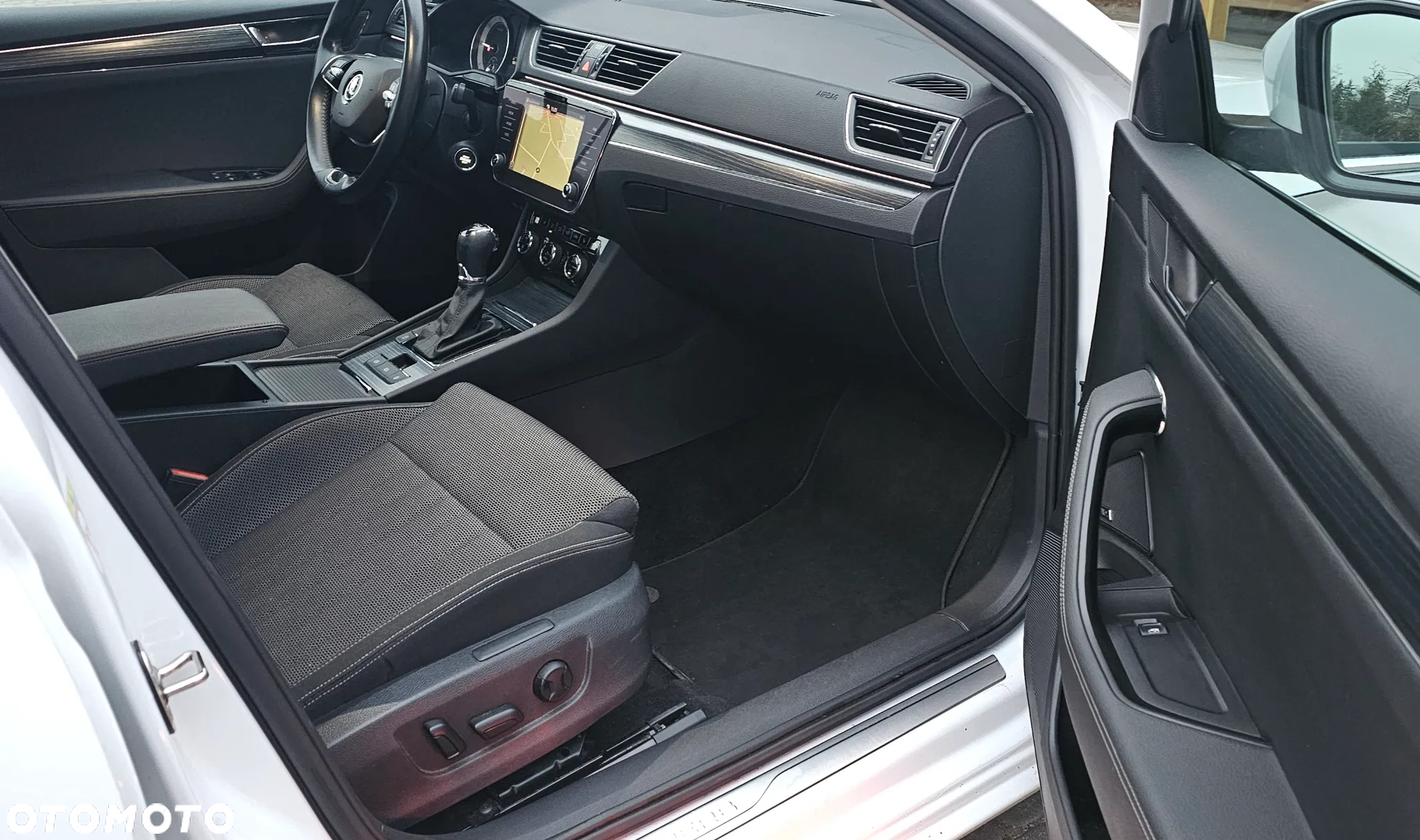 Skoda Superb Combi 2.0 TDI DSG Premium Edition - 17