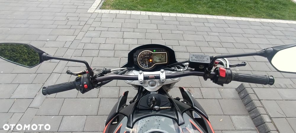 Suzuki GSR - 28