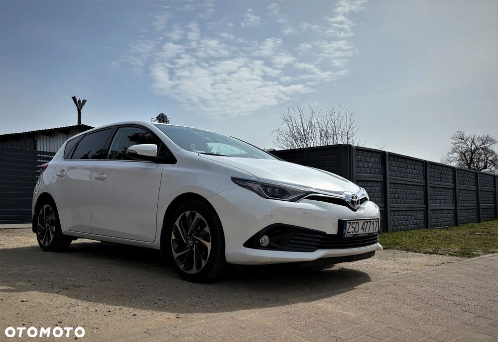 Toyota Auris 1.6 Premium - 2