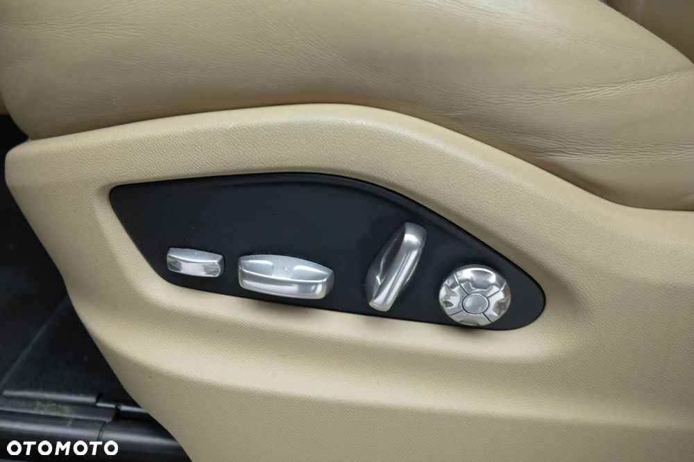 Porsche Cayenne - 21