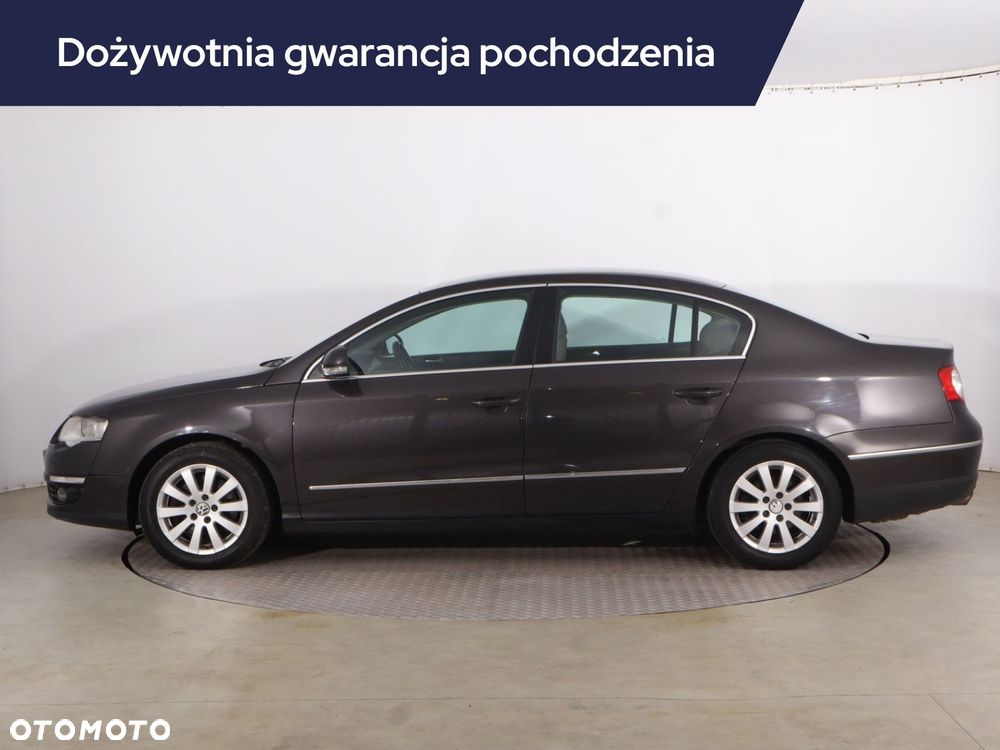 Volkswagen Passat - 4
