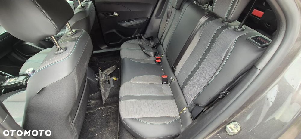 Peugeot 2008 1.2 PureTech Allure S&S EAT8 - 19