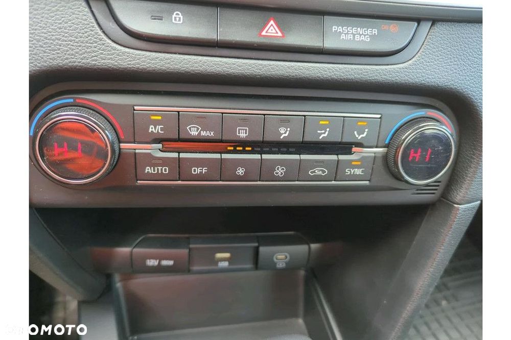 Kia Ceed - 8