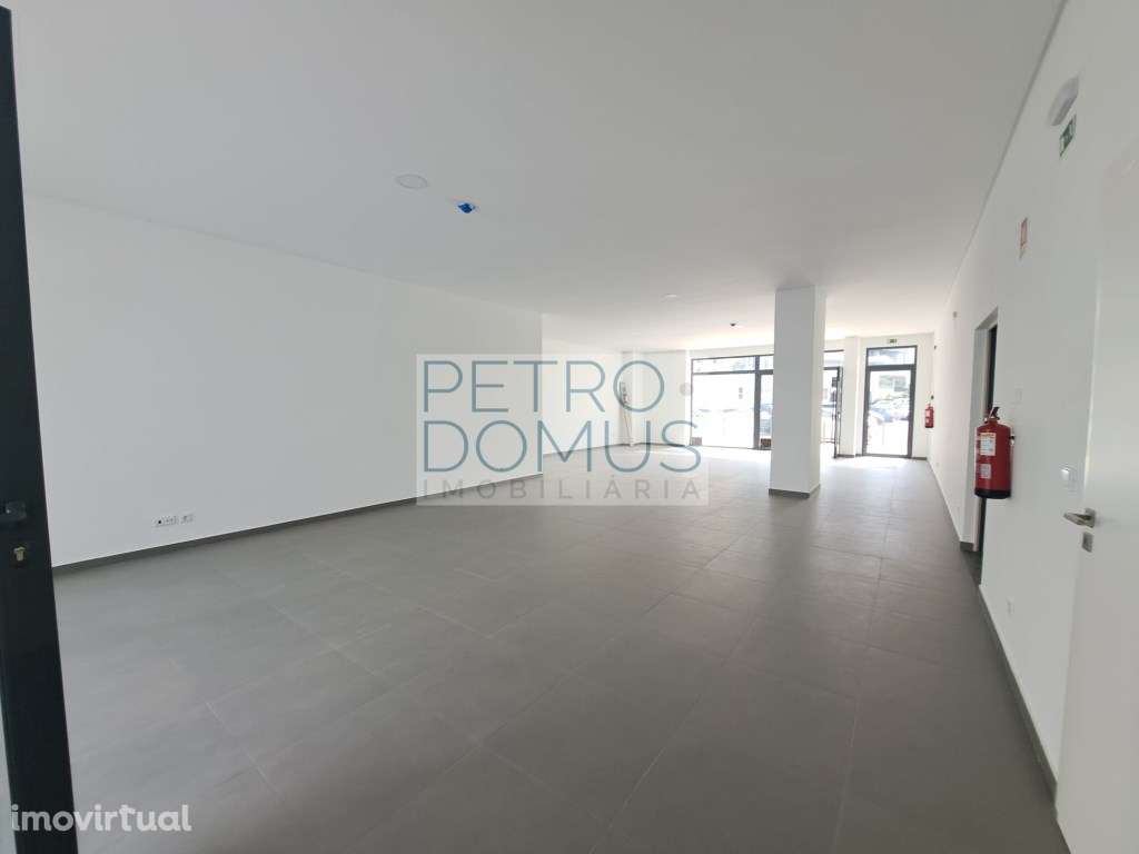 ARRENDAMENTO DE ESPAÇO COMERCIAL NA RUA DE CAMPOLIDE - Grande imagem: 5/13