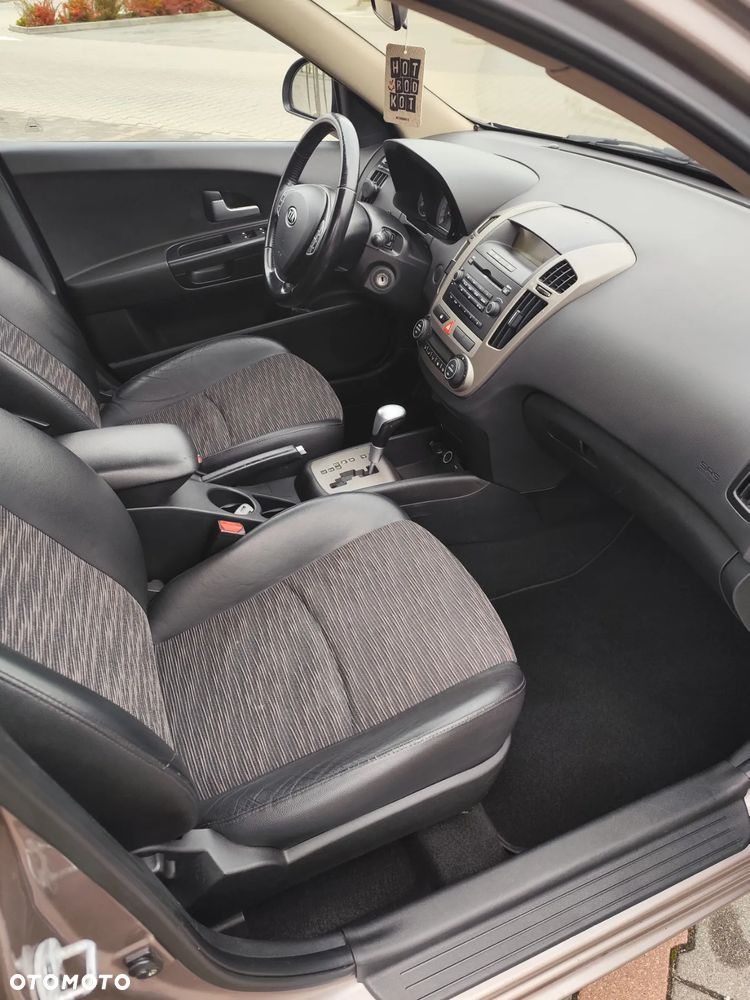 Kia Ceed - 12