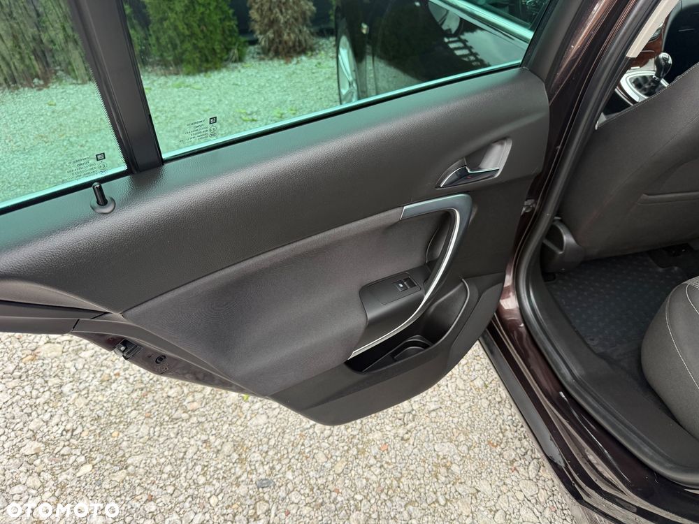 Opel Insignia - 21