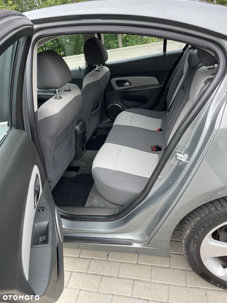 Chevrolet Cruze 1.8 LT - 12