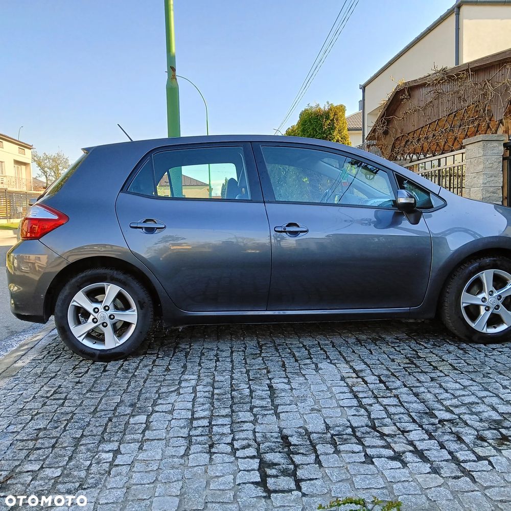 Toyota Auris - 2