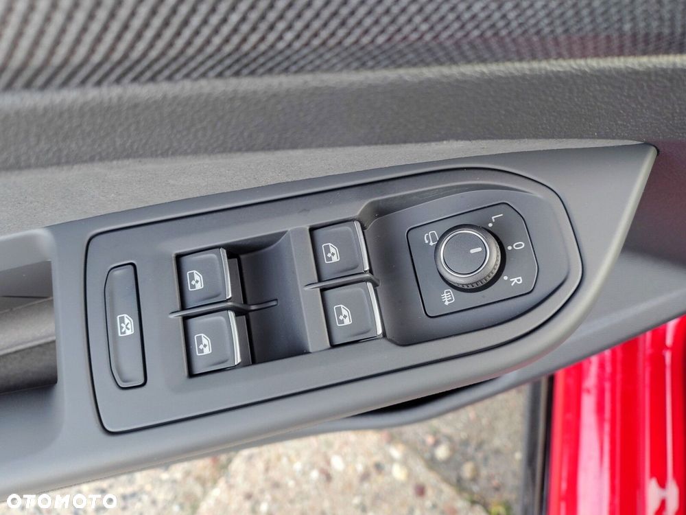 Volkswagen Golf 1.5 eTSI mHEV R-Line Plus DSG - 34