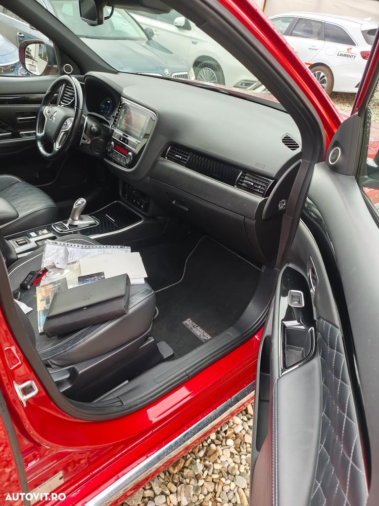 Mitsubishi Outlander PHEV 2.4 L 4X4 Instyle+ - 12
