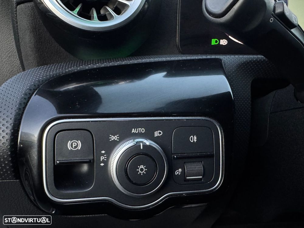 Mercedes-Benz A 250 e AMG Line - 15