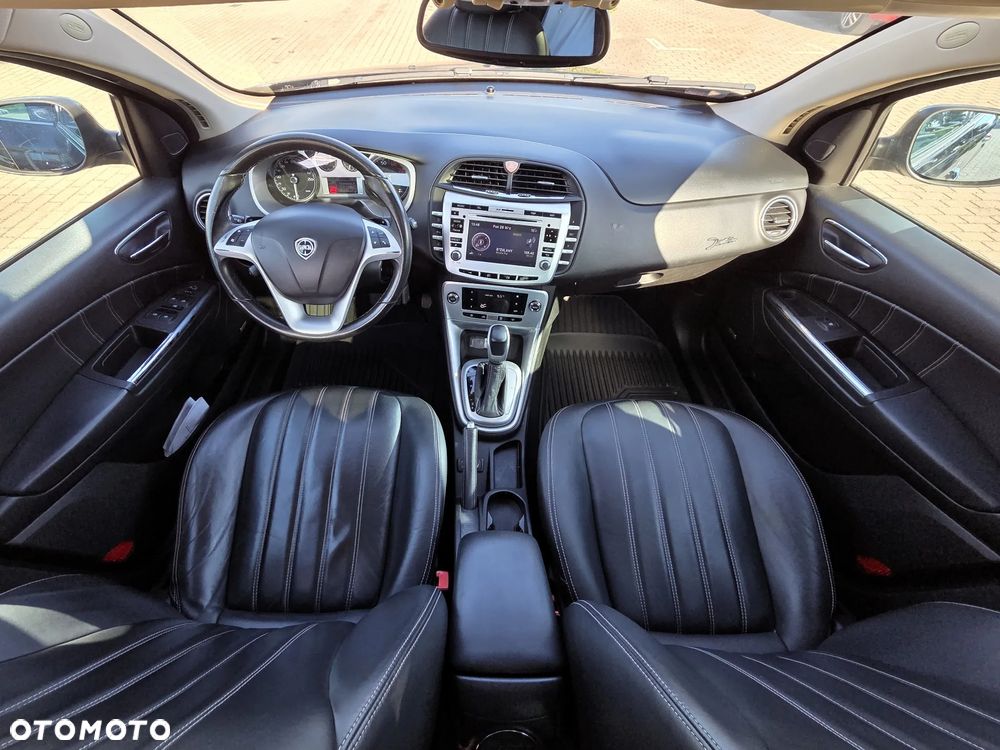 Lancia Delta 1.8 T-Jet Platino Sportronic - 21