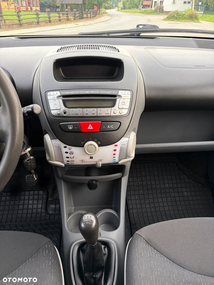 Peugeot 107 1.0 U Move - 16