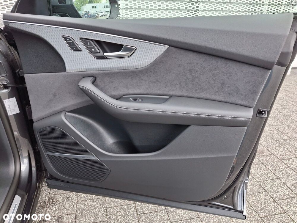 Audi SQ8 - 17